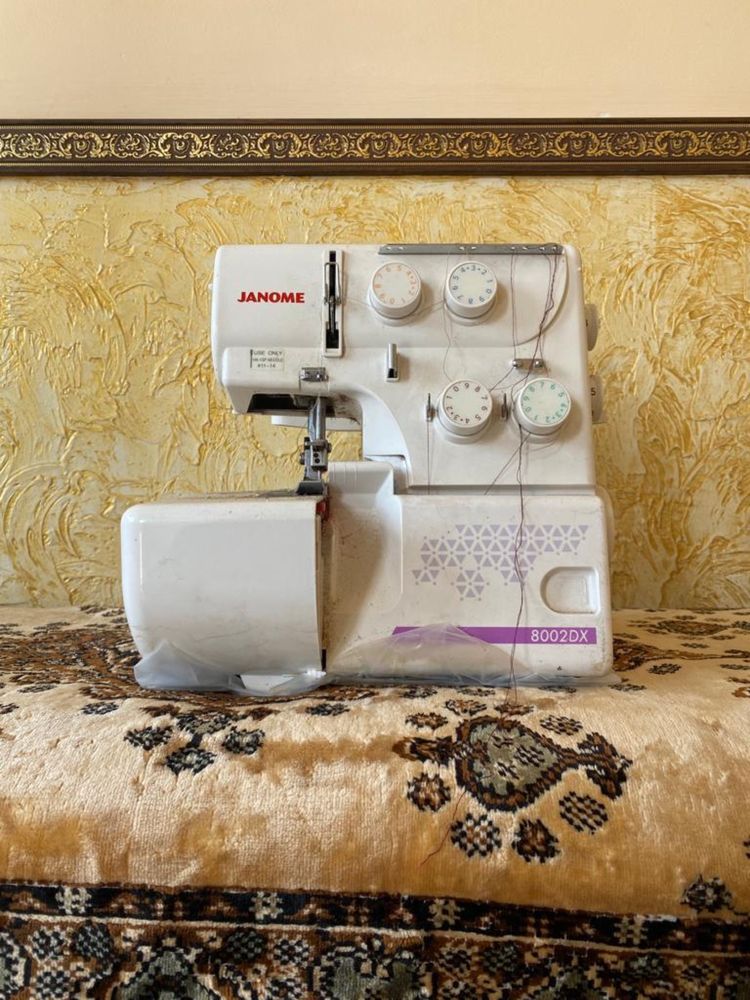 Оверлок швейная JANOME 8002DX