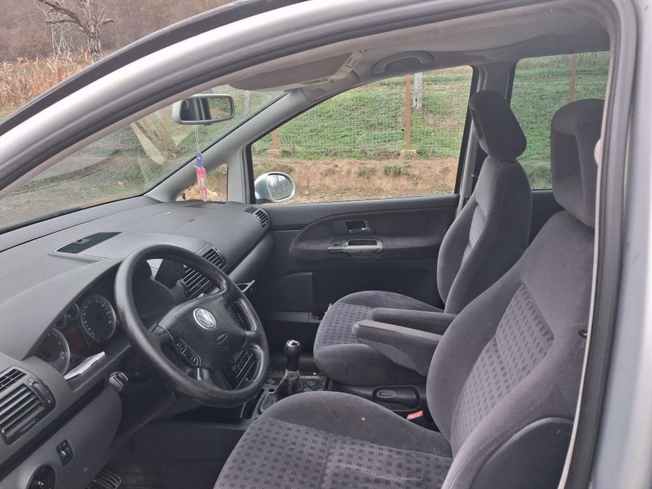 Vând Sharan cu 7 locuri