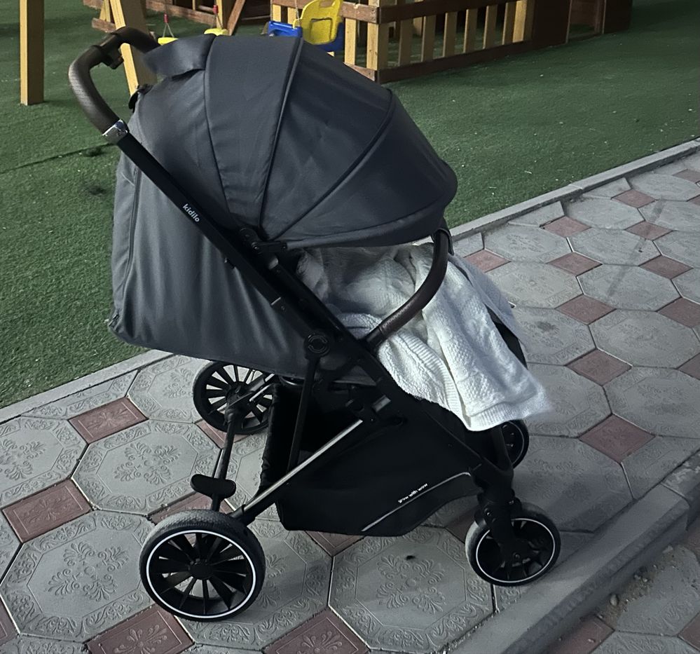 Продается коляска очень удобный