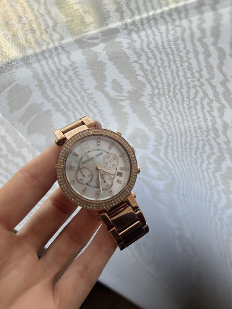 Часовник -дамски Michel Kors