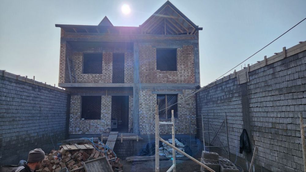 3 sotx uy sotiladi karopka holatda