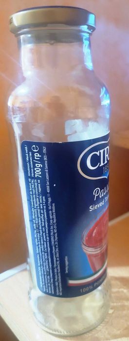 Продавам втора употреба чисти бутилки/шишета  с винтови капачки