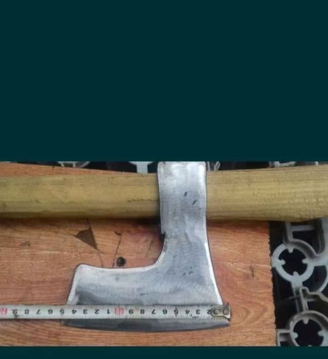 Topoare facute manual