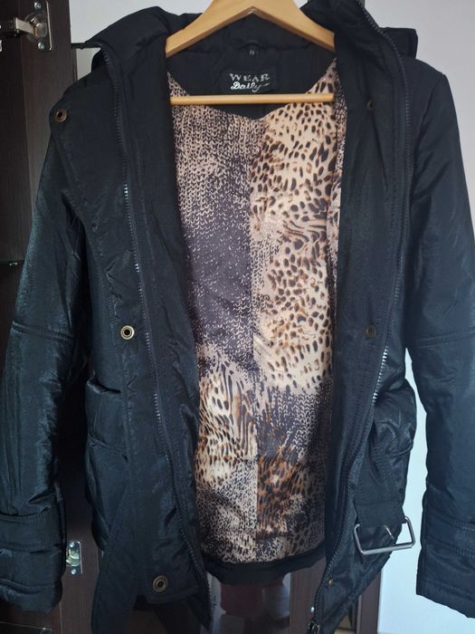 Дамско яке с качулка и колан