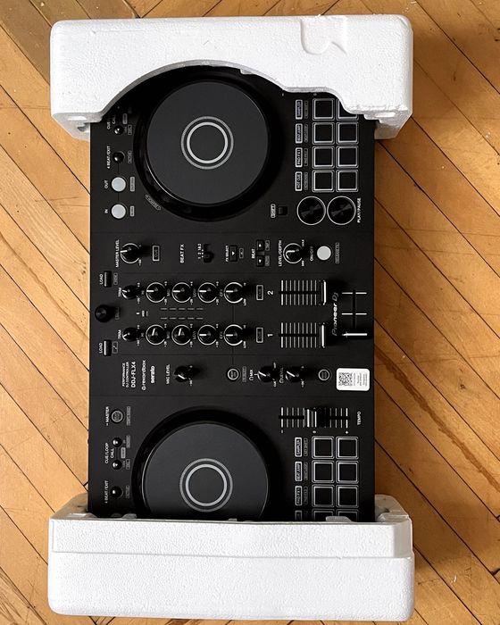 Consola DJ Pioneer DDJ FLX4 ca noua