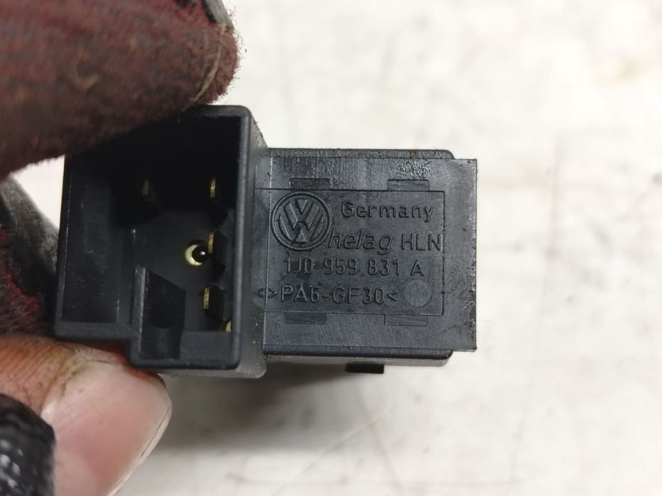 Buton portbagaj 1j0959831a Volkswagen VW Passat B5.5 [facelift] [2000