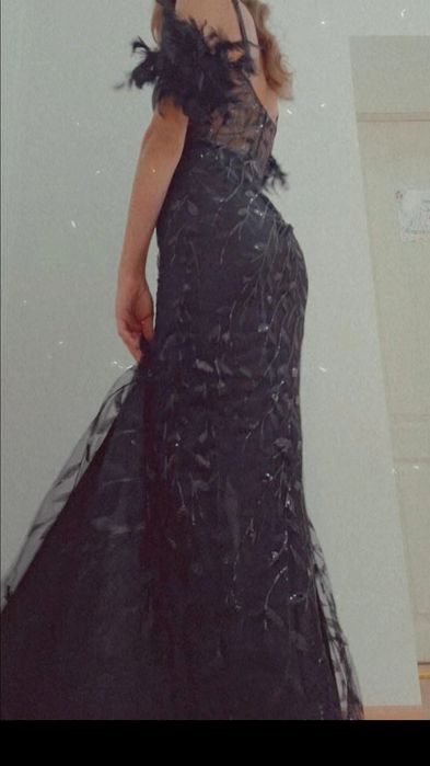 Официална рокля.