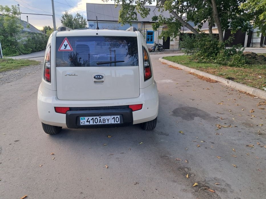 Автомобиль кия соол