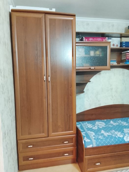 Мебельный комплект: шкаф, кровать и подвесной модуль
