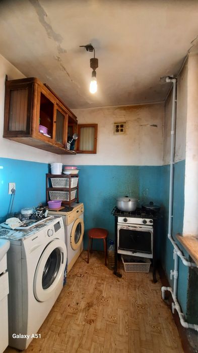 Срочно продаётся Юнусабвд  2/2/2  Галерейка