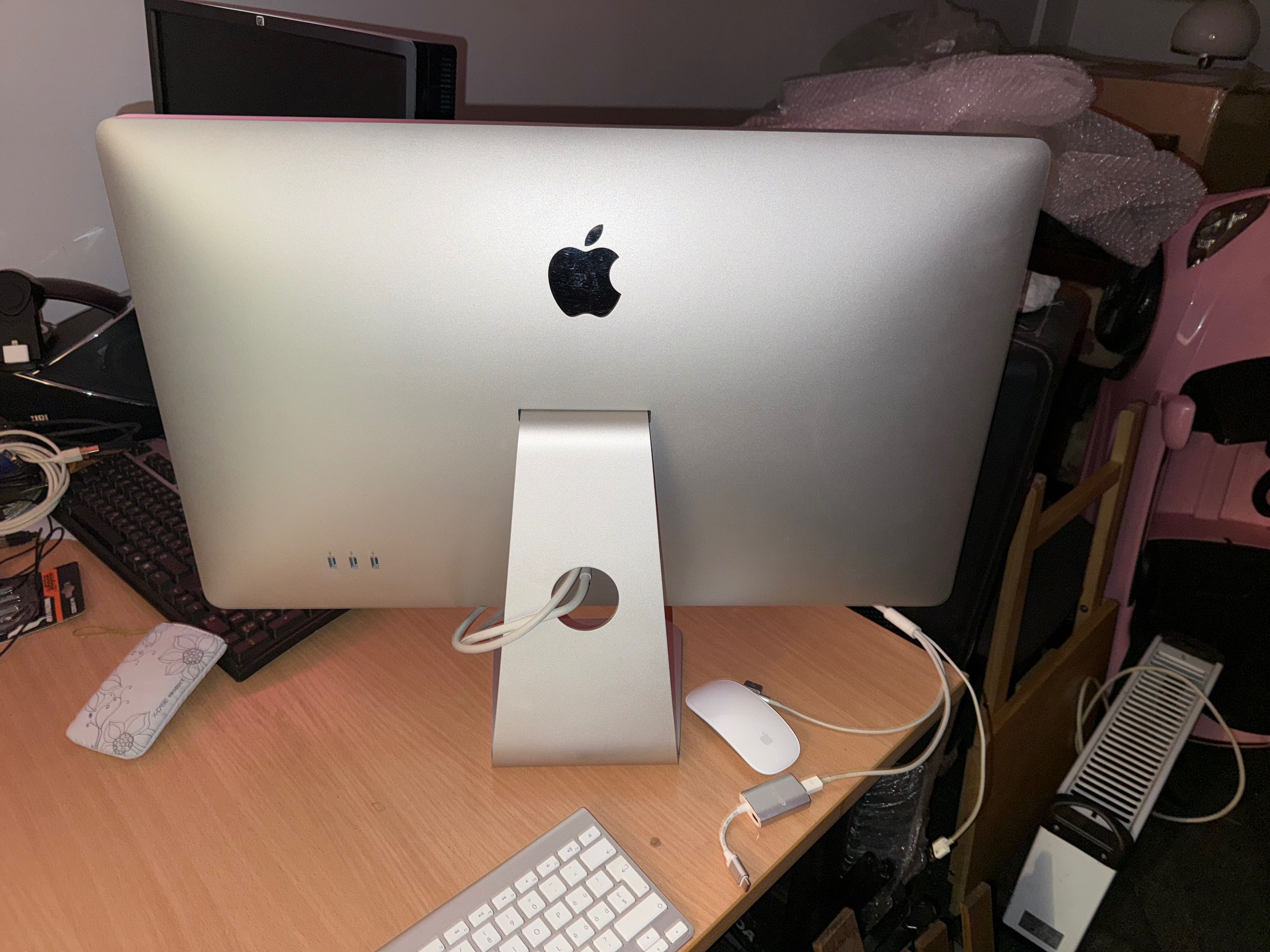 Продавам Apple Led Cinema Display 27’