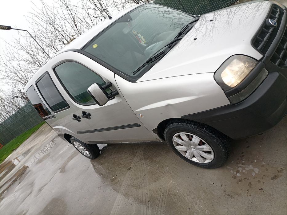 Vând fiat doblo motor 1.3multijet mașina de navetă  zi de carat  cu sa