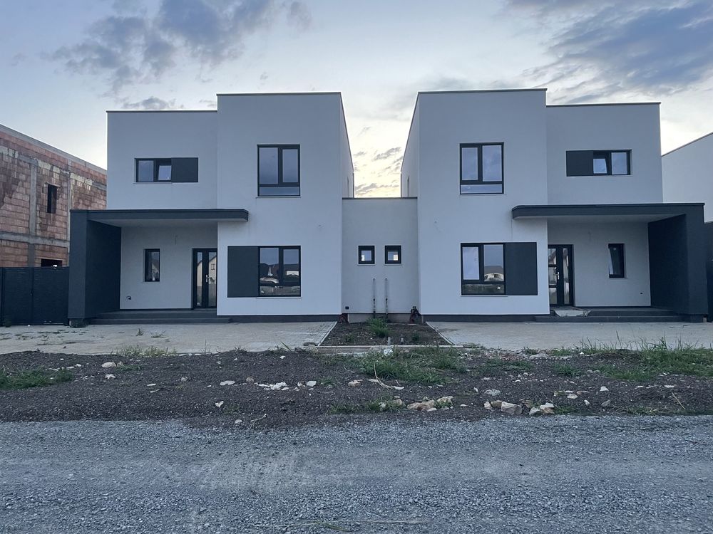 Proprietar vand casa Dumbravita