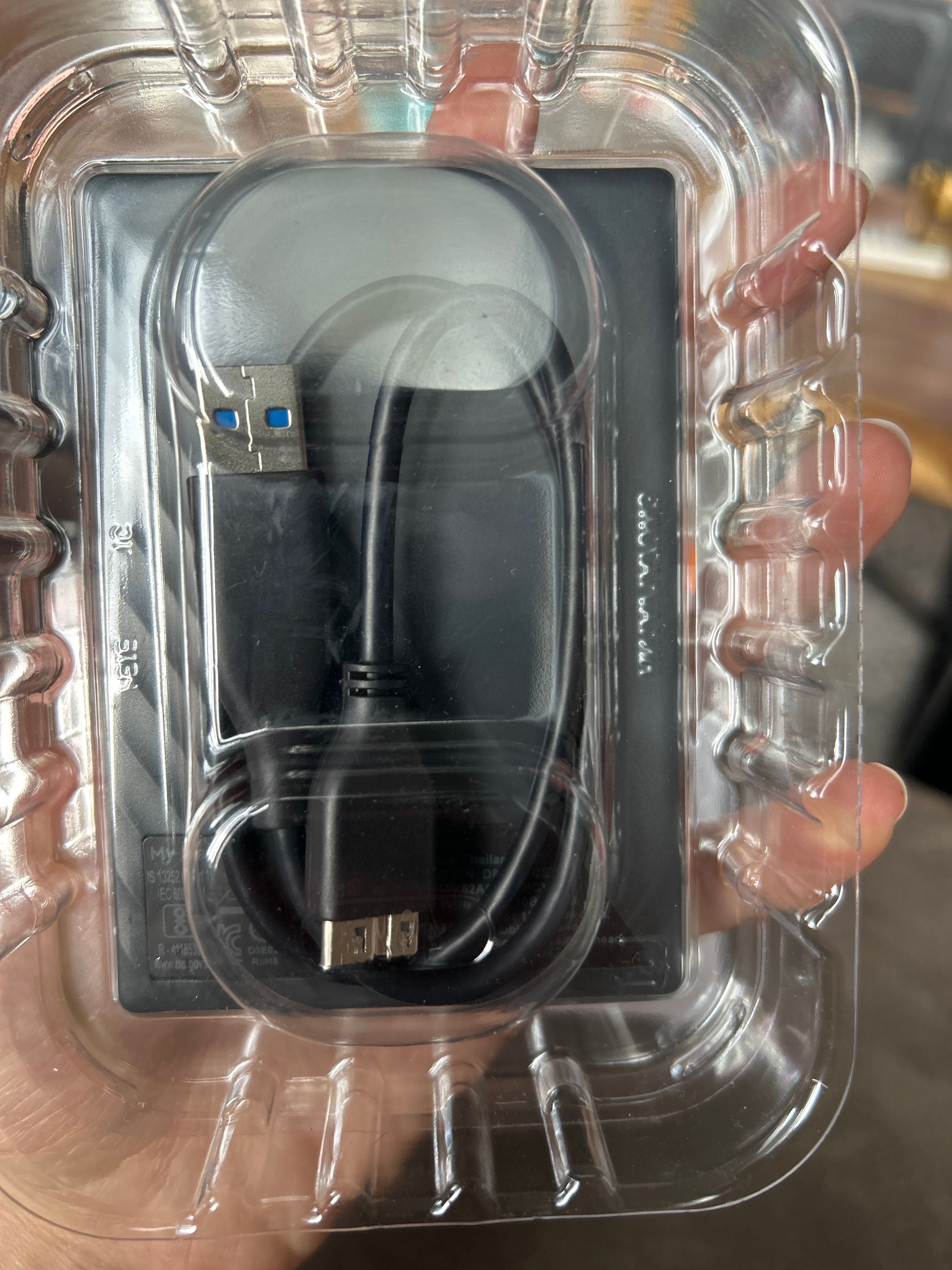 Харддрайв- външен твърд диск My Passport - 1 TB