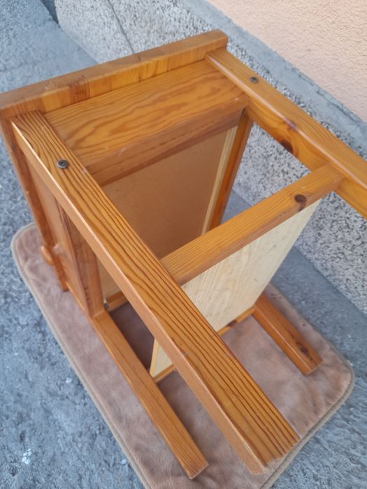 Дървена масичка с чекмедже