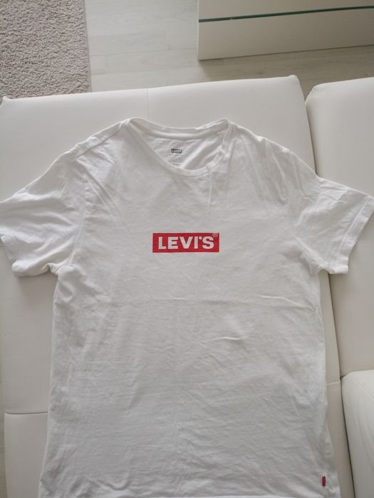 Vând tricou Levis cu logo,unisex, produs de calitate.