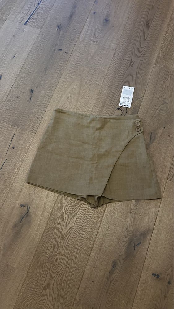 Pantaloni scurti-fusta (skort) Zara, masura L