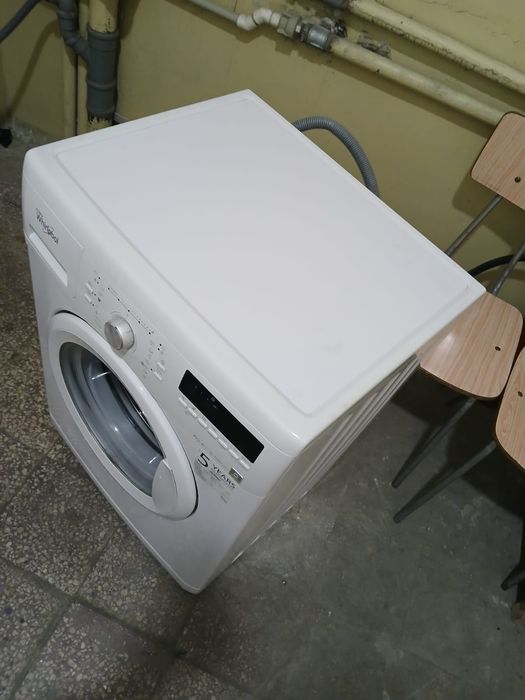 Mașina de spălat rufe  whirlpool