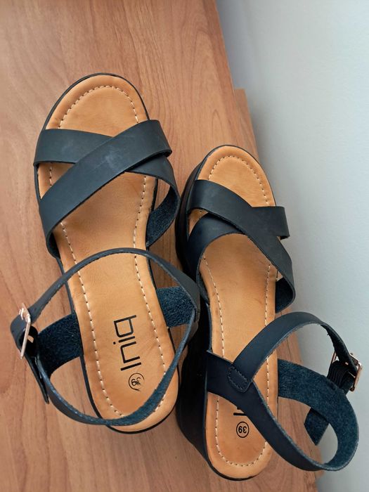 Дамски черни сандали размер 39