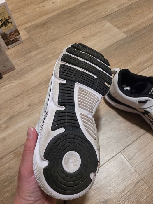 Adidasi Under Armour