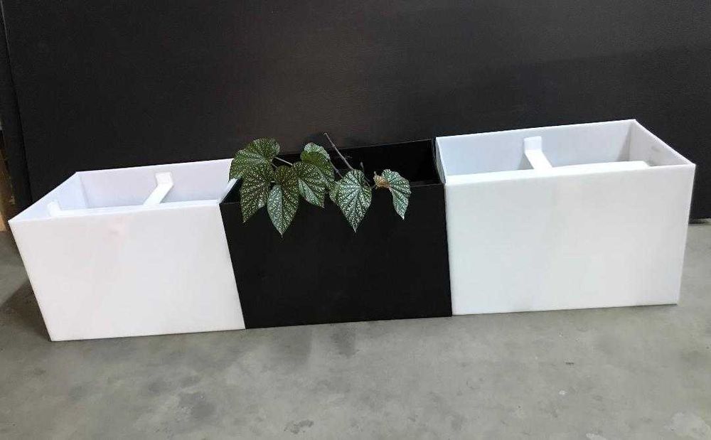 ghiveci plastic/ jardiniera polietilena/ suport ghivece flori