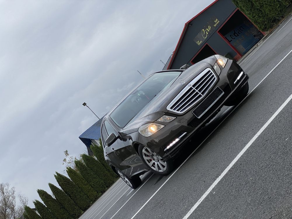 Vând Mercedes E-200 CDI