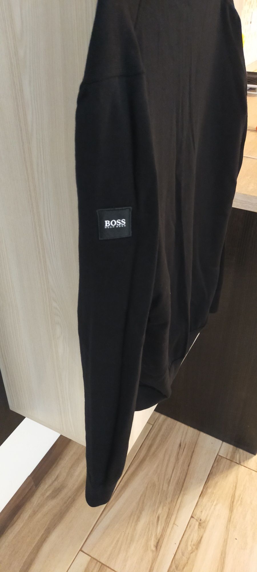 Vând pulover original Hugo Boss