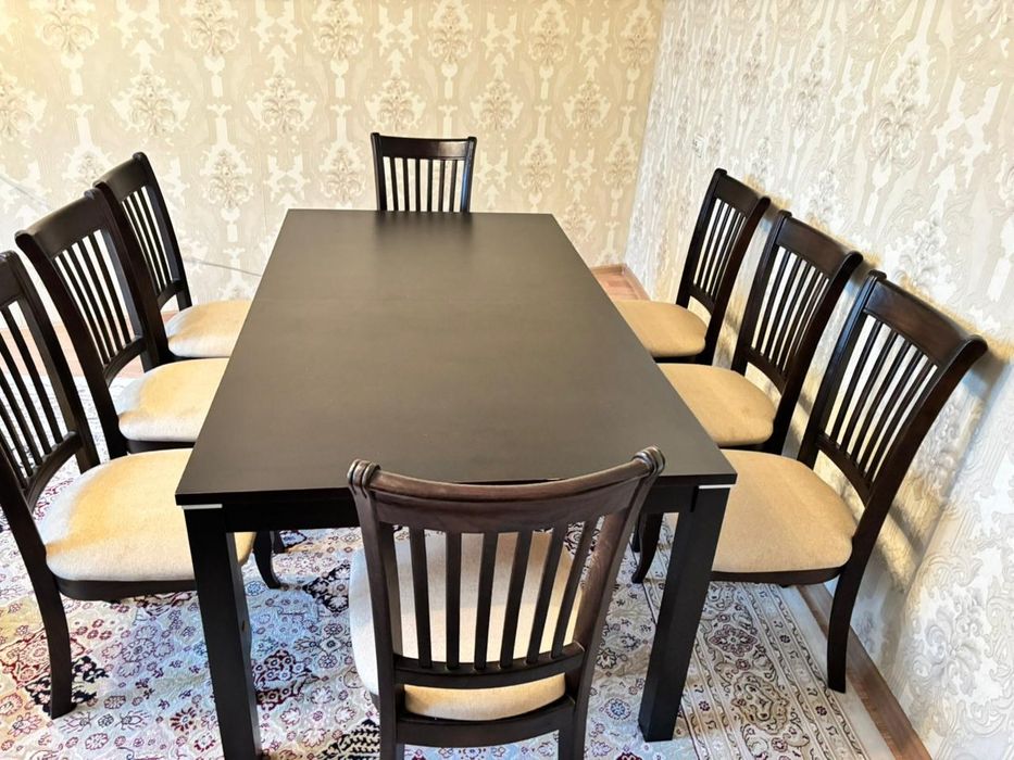Стол со стульями
