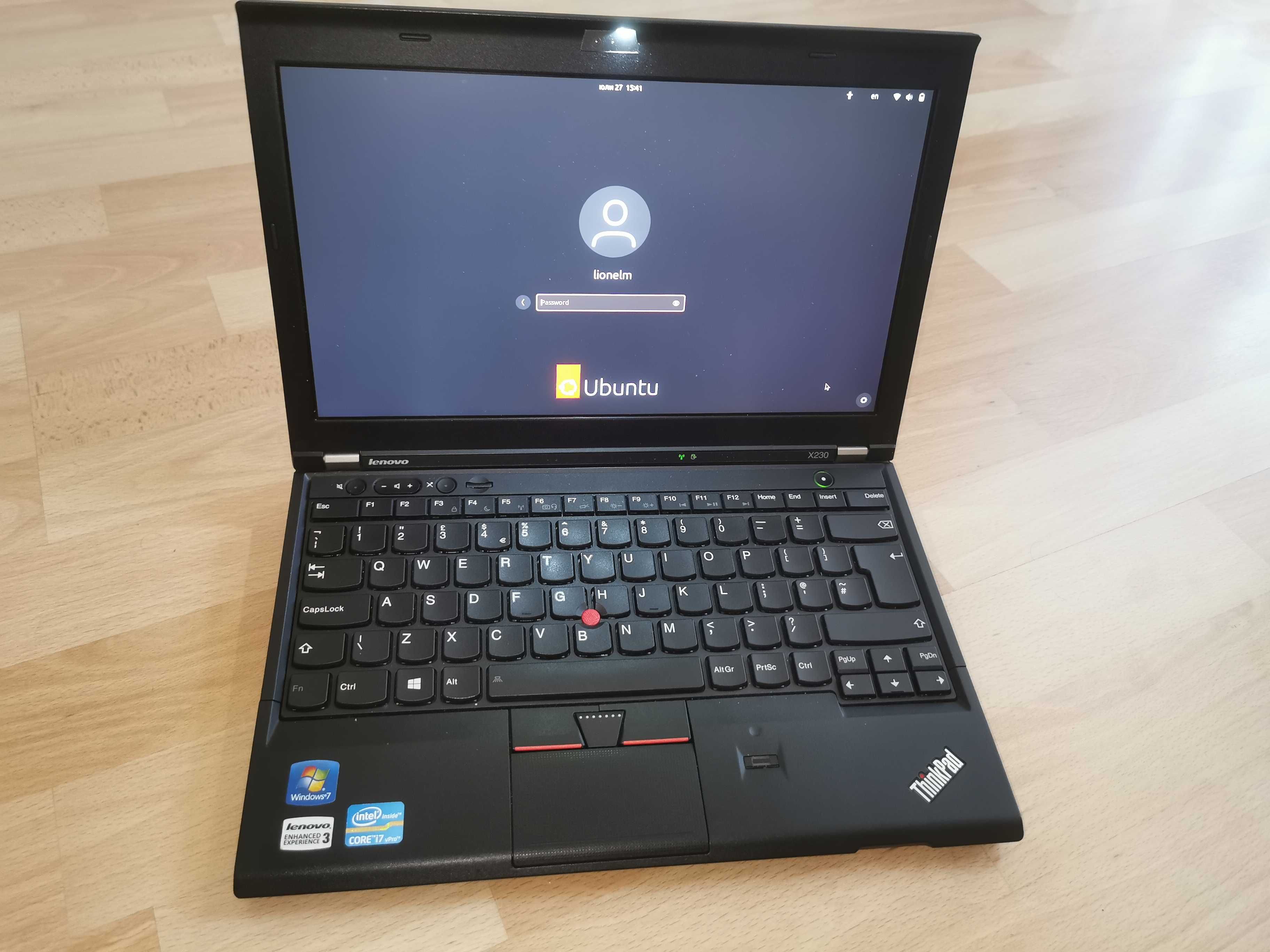 Lenovo X230 Core i7 с малко използвано SSD и сменена батерия.