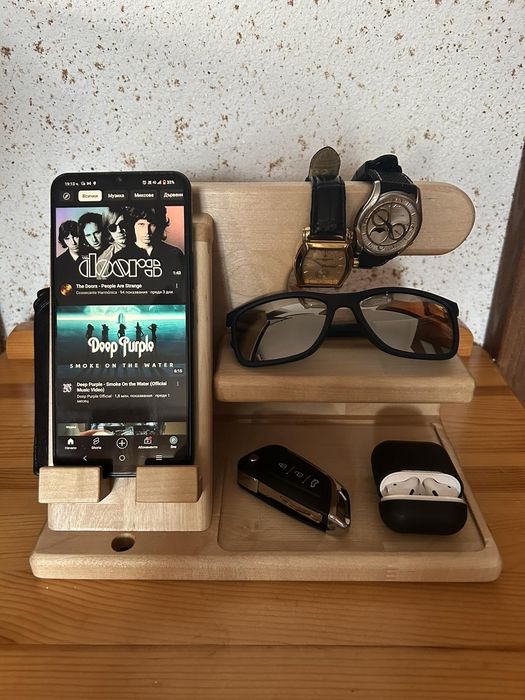 Дървен органайзер за телефон-поставка,стойка