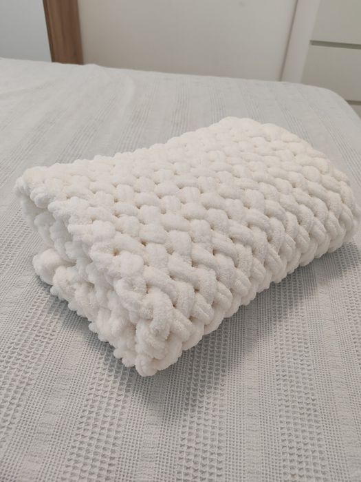 Ръчно плетено бебешко одеяло