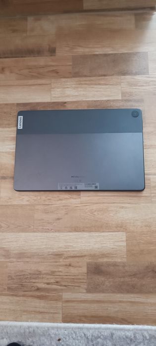 Vând tableta Lenovo pt piese M10