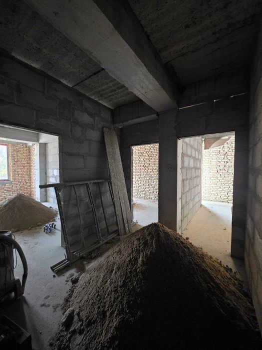 Продаётся 2х комн квартира на 2 этаже Ор-р Пиридастгир