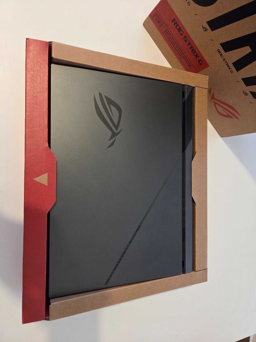 Laptop Gaming Asus ROG Strix G16 - RTX 5070 Ti, AMD Ryzen 9 8940HX