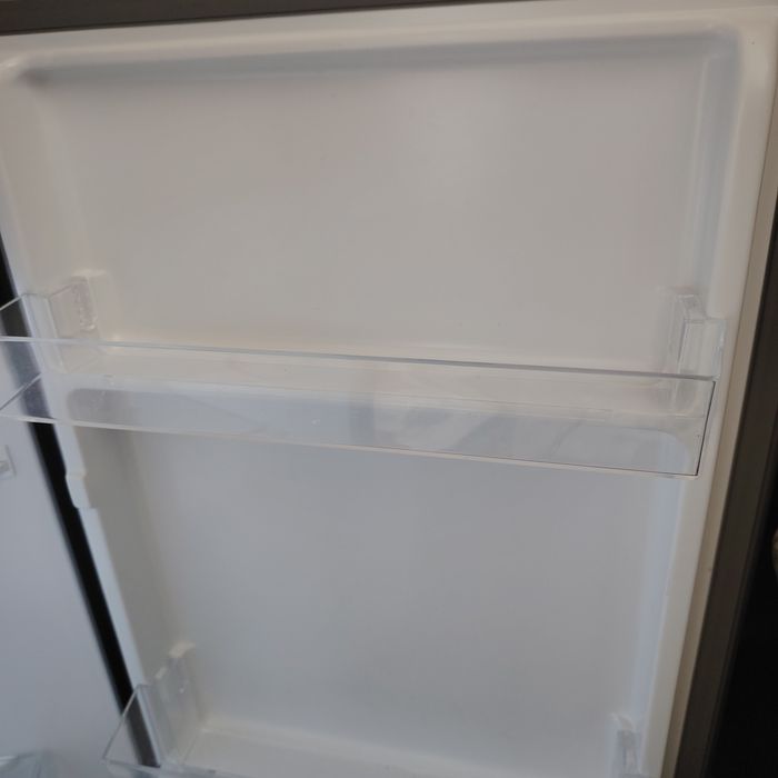 Vând frigider Heinner 94 l, ca nou, cu garanție.