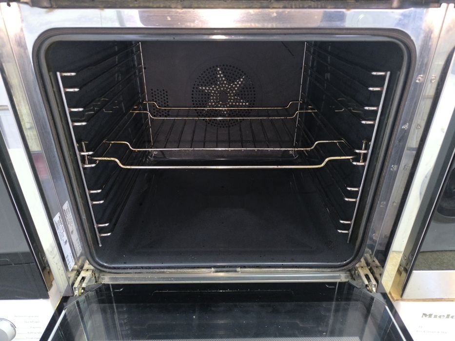 Фурна с индукционен плот Miele H2463B