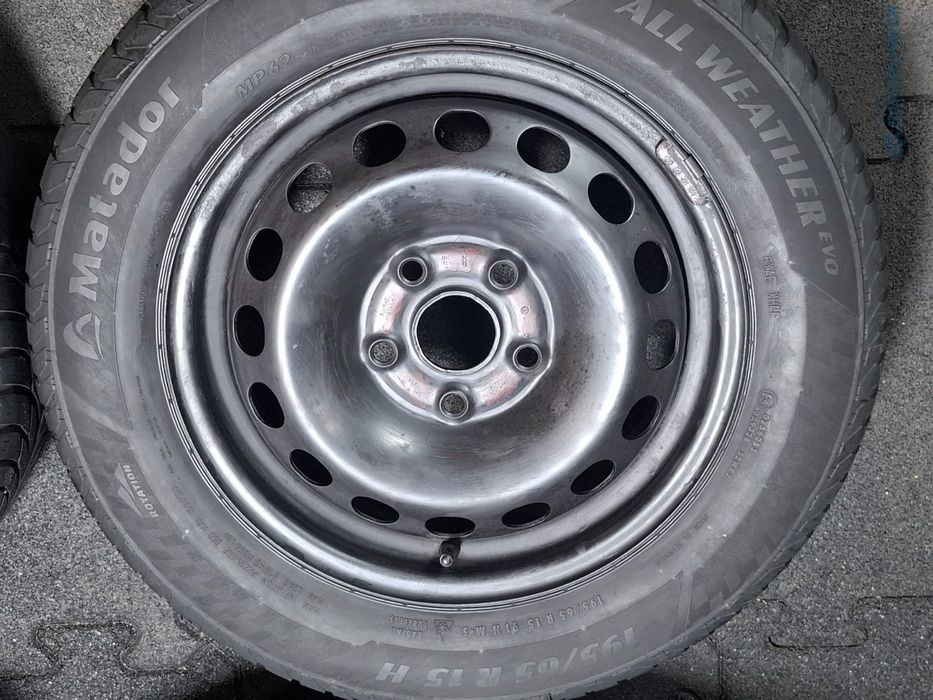 Jante de otel cu cauciucuri iarna 195/65 R15 VOLKSWAGEN CADDY IV Estat