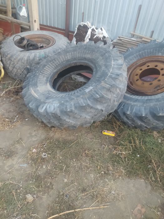Покрышки Урал бу два узких и один пони продается