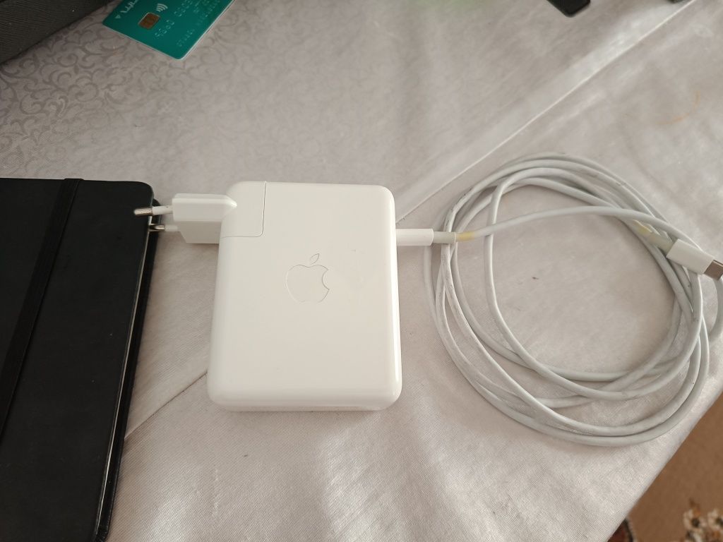 140w MacBook usb-c power adapter