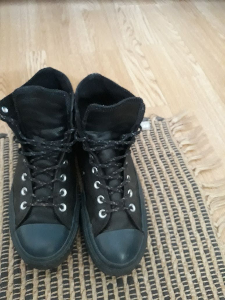 Bascheti din piele CONVERSE nr 44,5 ,draguti, practici si comozi.