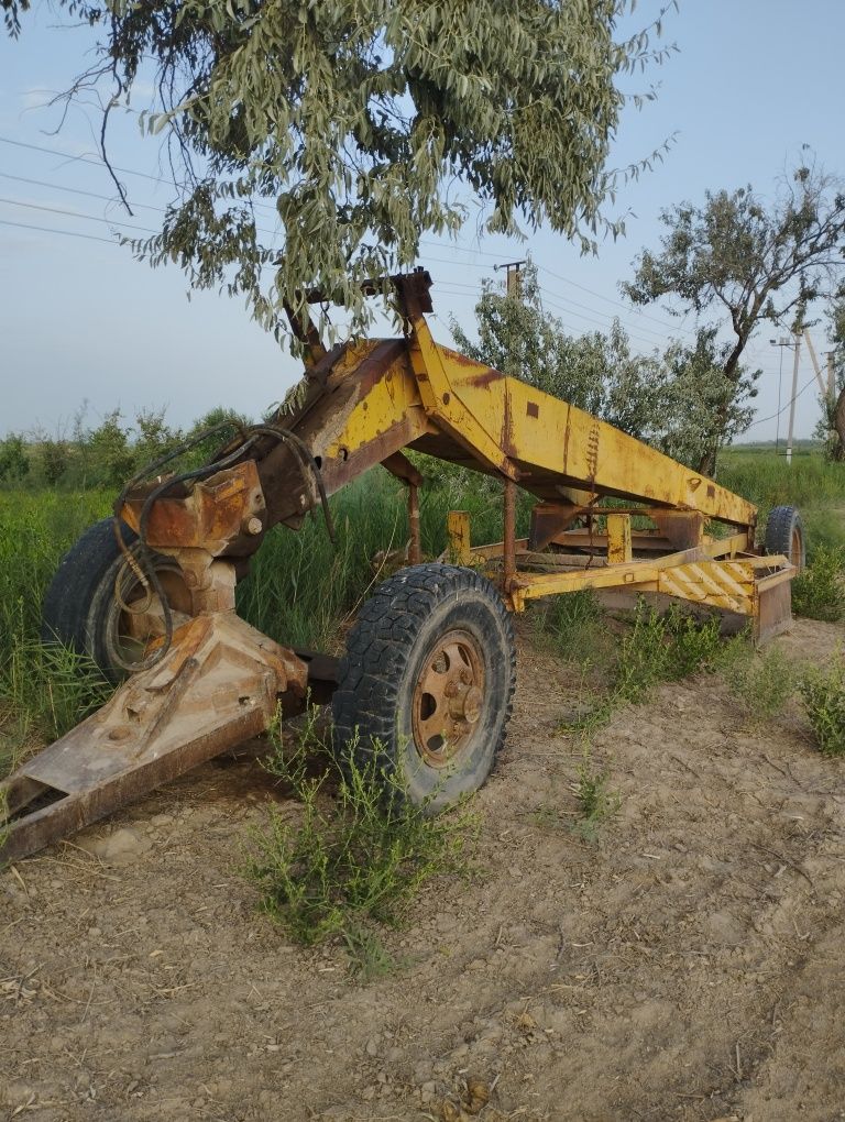 Вт-150 ва ер текислагич сотилади