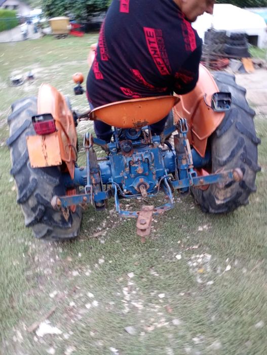 Vând tractor 25 kai