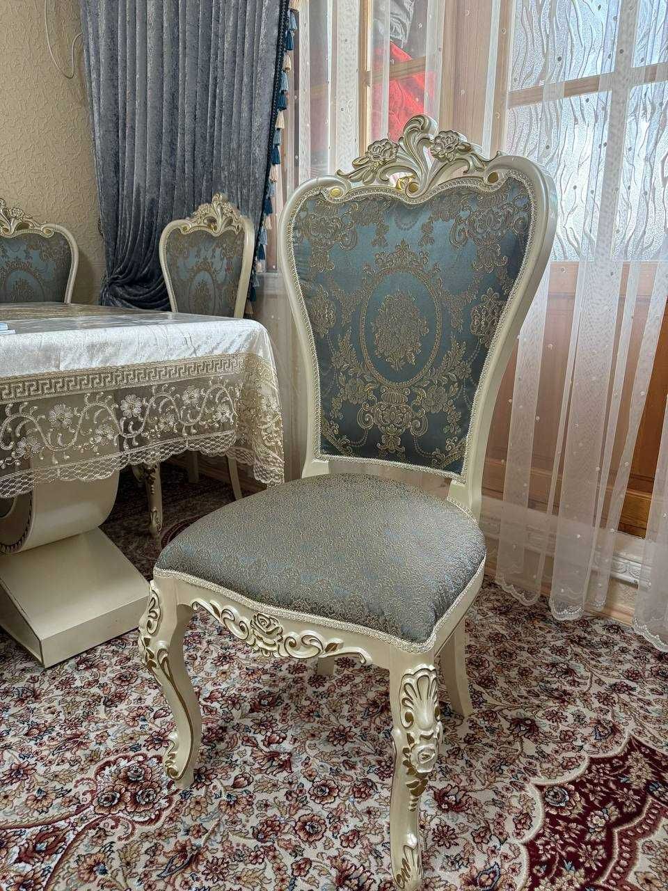Продам свой стол и стулья для гостиной