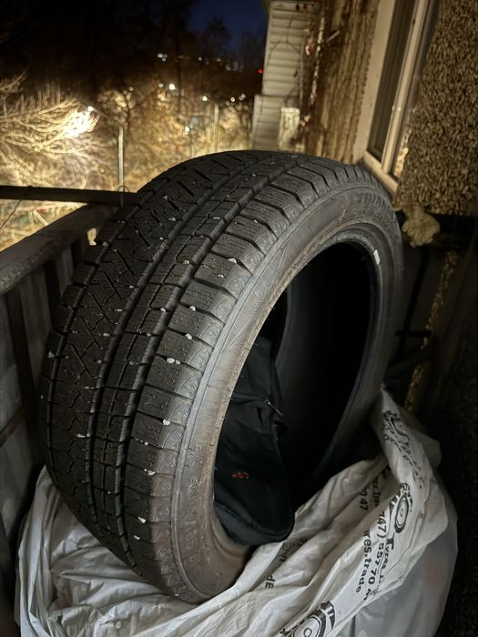 Почти новые зимные шины r18 Triangle