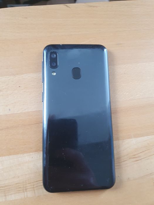 Telefon mobil smart Samsung Galaxy A20E CITITI DESCRIEREA