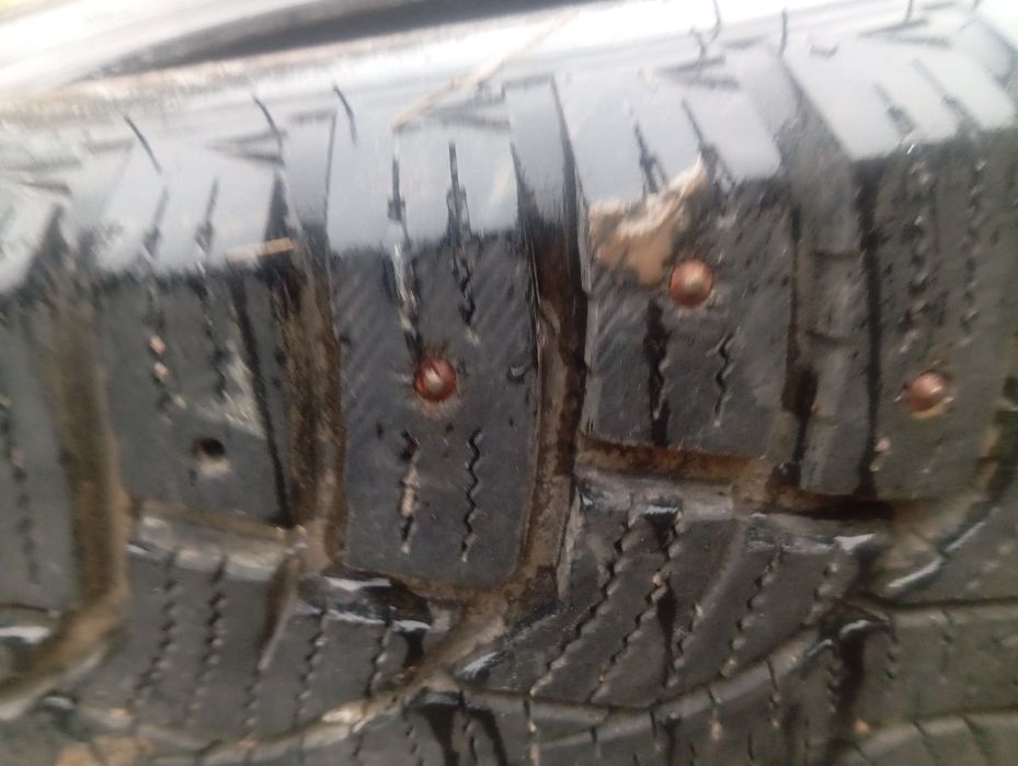 Резина 215/65/16 в отличном состоянии