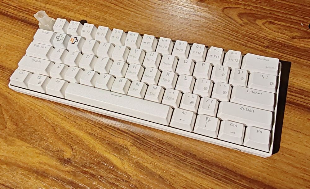 Tastatura mecanica gaming Royal Kludge 61 RGB cu switch-uri silentioas