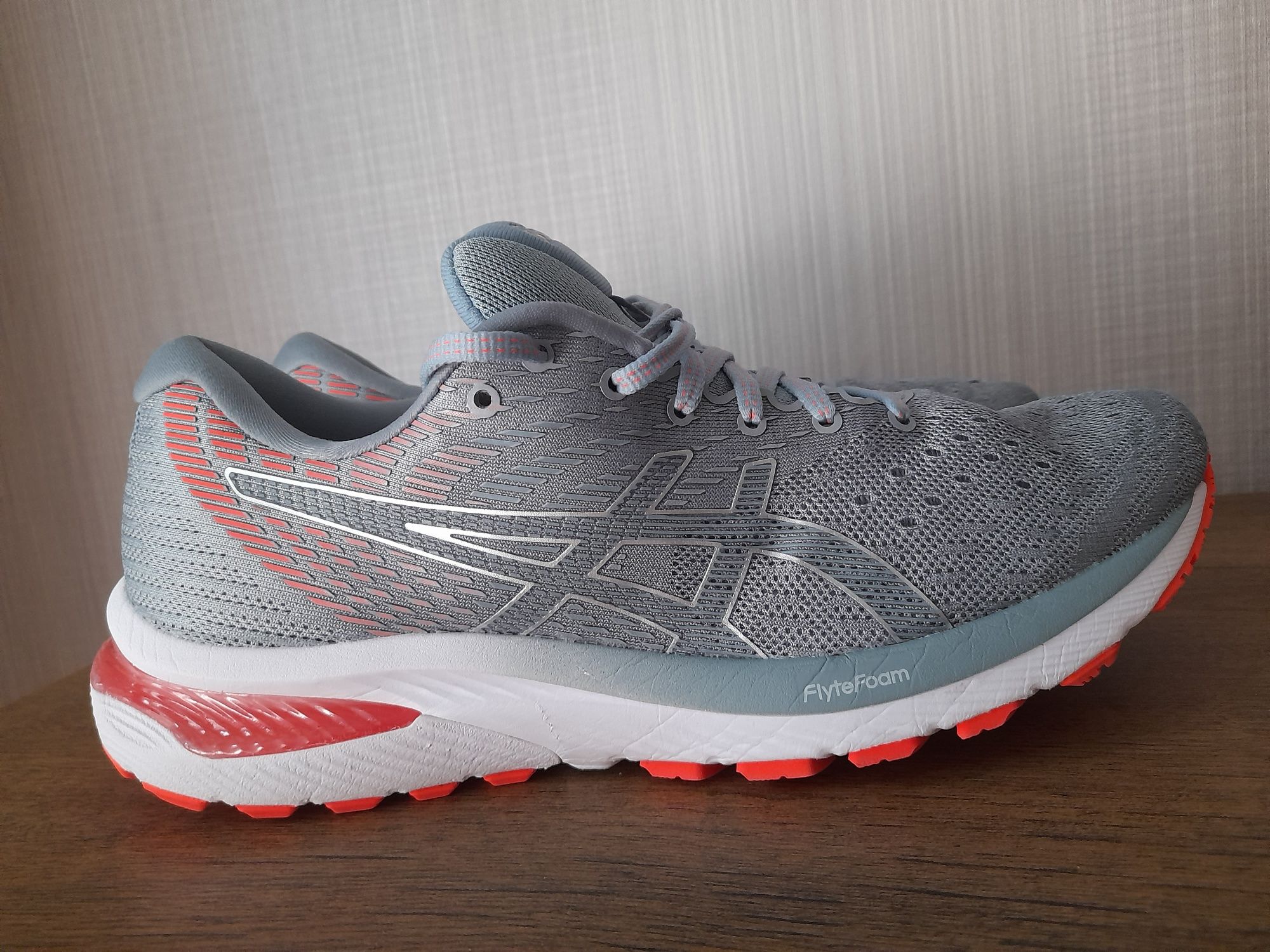 Asics gel Cumulus 22 маратонки 42.5 номер.