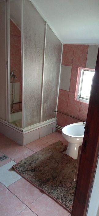 Inchiriez apartament 4 camere la casa