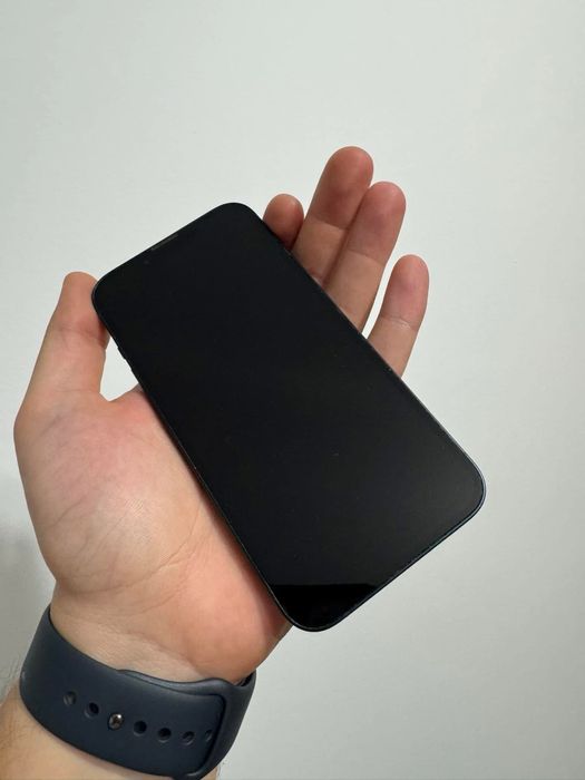 iPhone 13 black cu 93% Bateria